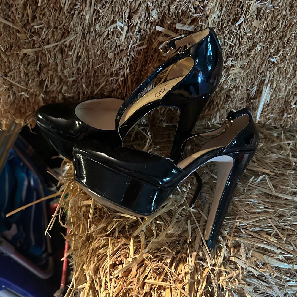 IVANA TRUMP PLATFORM SANDALS GOOD CONDITION SIZE 7